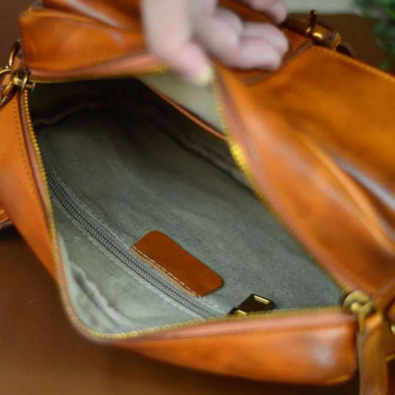 AETOO Textured commuter vintage men's crossbody Bag Small square tanned cow leather Single shoulder Japanese top layer c