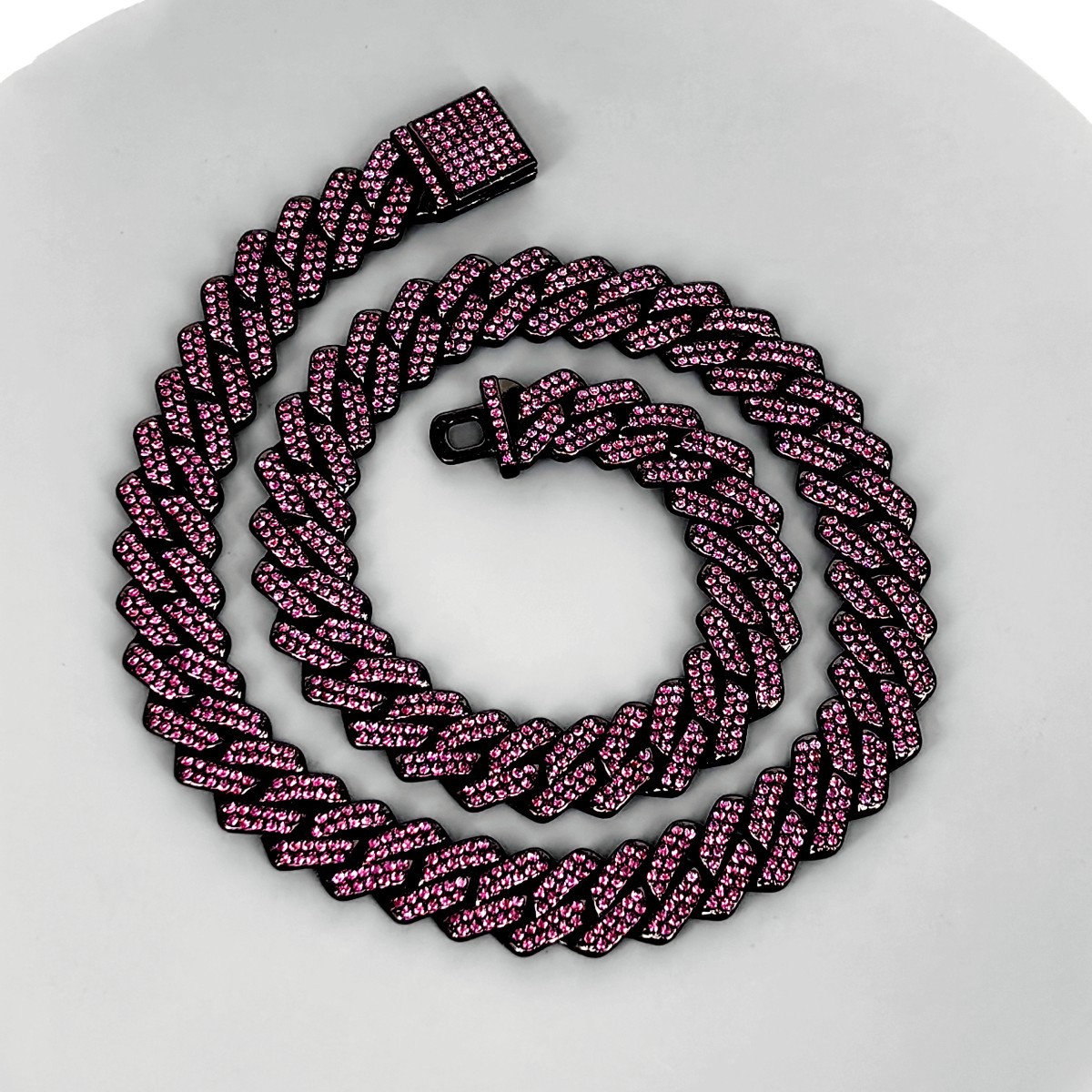 Elegant Multi-Diamond Accents Men's Designer Chain Accessory with Secure Locking Mechanism