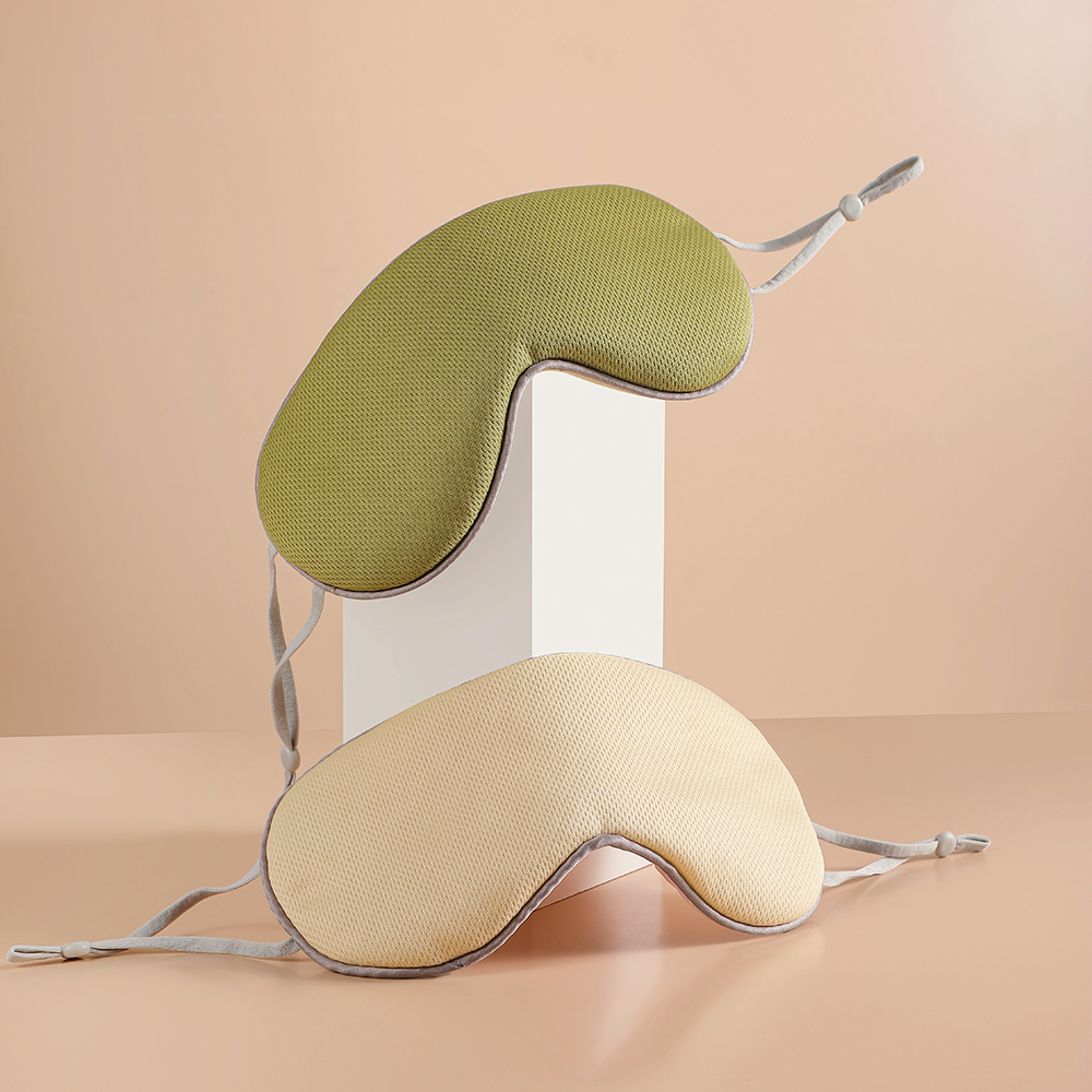 Premium Cool/Heat Retaining Eyemask Designed for Comfort during Long Trips1