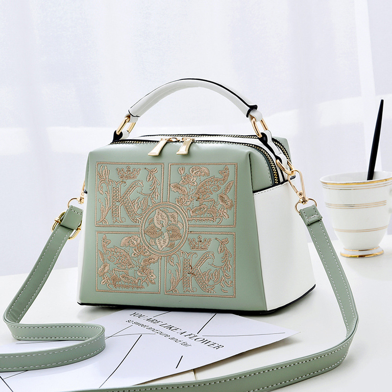 A new fashionable embroidered one-shoulder crossbody pillow bag for women carrying small bags in Boston 2025s hot