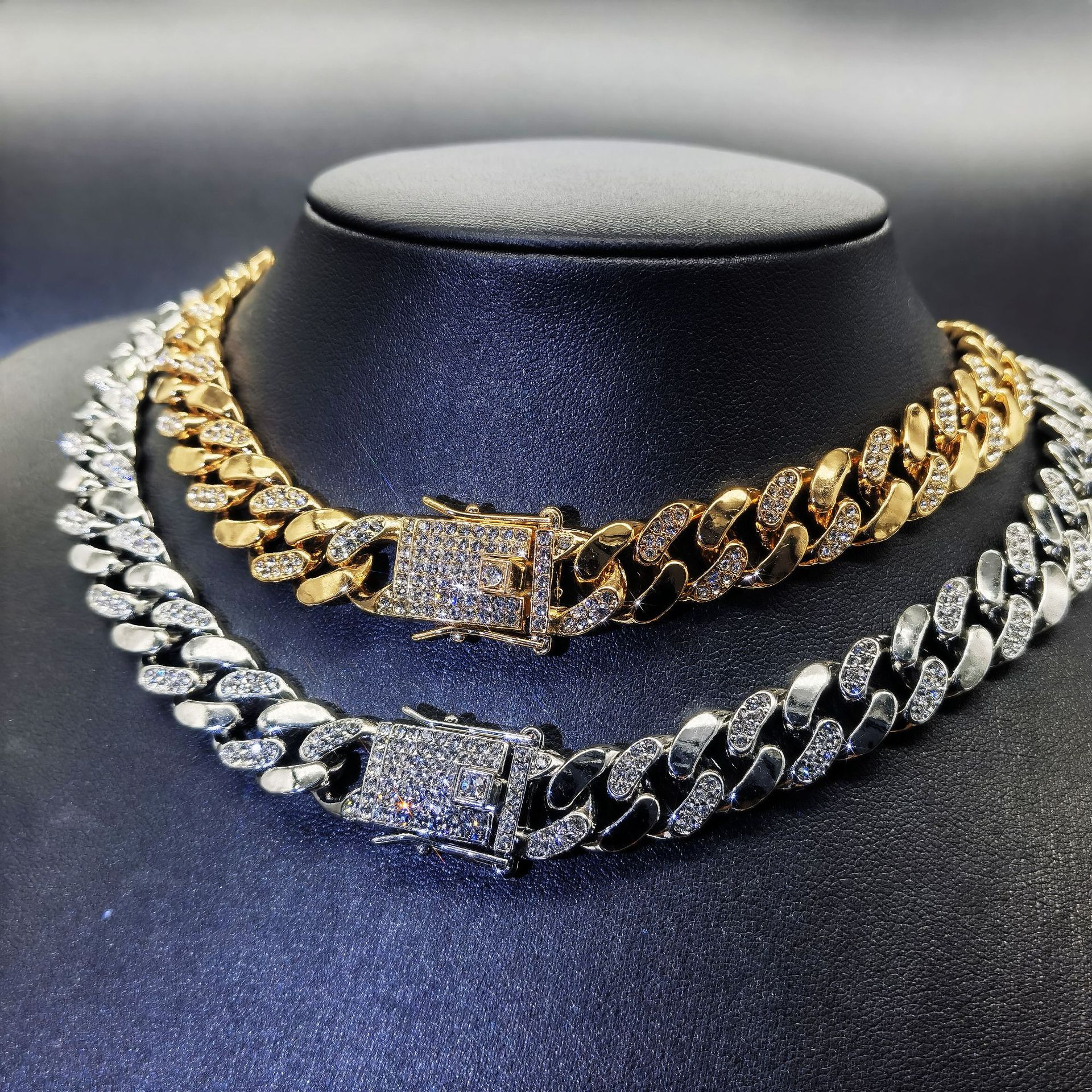 Hip Hop Cuban Link Chain Bracelet with Diamond Clasp, 12mm, for Men & Women - Fashionable Gold or Silver Necklace