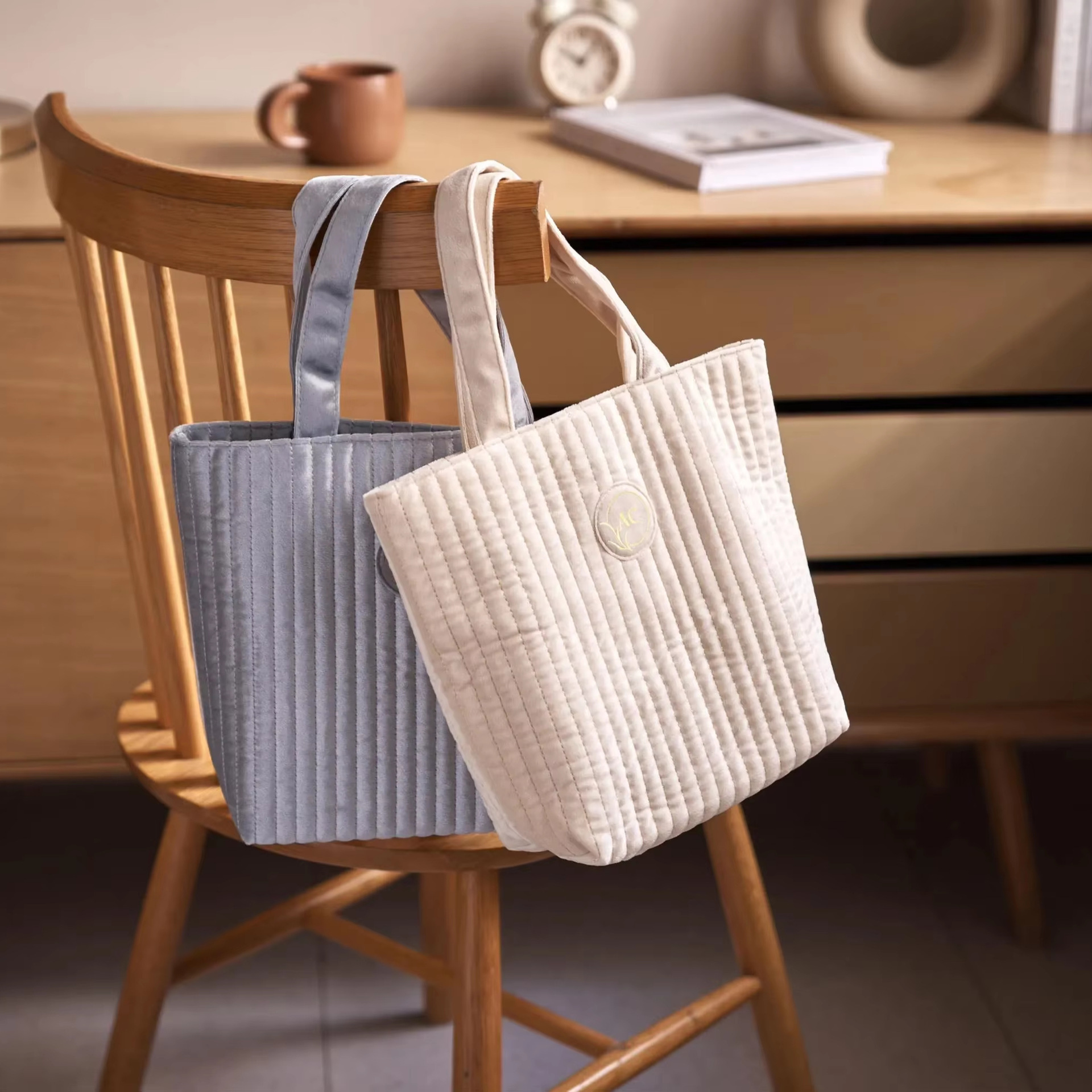 2025S designer makeup for women 2024 autumn new striped handbag casual versatile shoulder crossbody bag