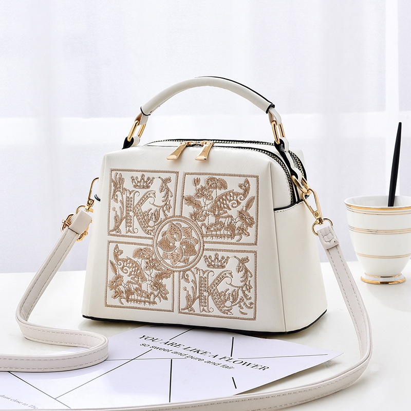 A new fashionable embroidered one-shoulder crossbody pillow bag for women carrying small bags in Boston 2025s hot