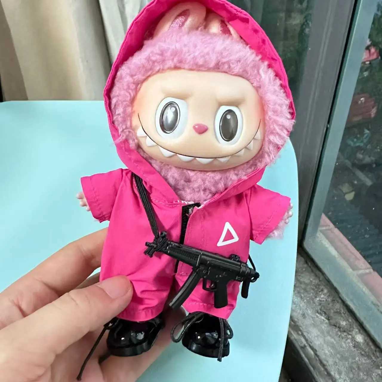 New 17cm Labubu Clothes Outfit Accessories for The Monster Korea Kpop Labubu Idol V1 V2 V3 Commando Jacket Clothing Pendant Mp5 Z250516