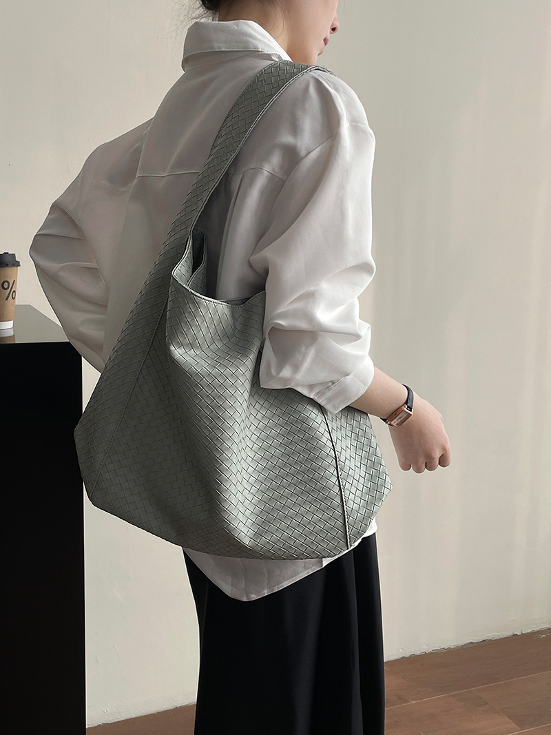2025S designer Korean high-end woven armpit tote women spring large capacity commuting shoulder bag
