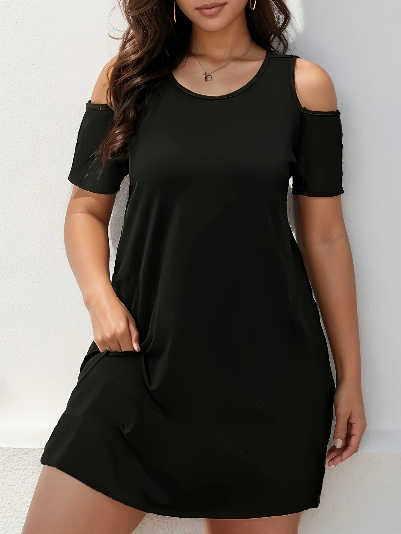Plus size solid color cold shoulder dress elegant short sleeved round neck suitable for womens plus clothing in spring and summer 250506