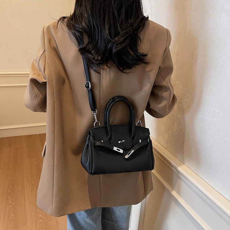 2025 Free Shipping Women's Shoulder Bag Metal Buckle Designer Handbag Multi Functional Kelly Bag Premium Large Capacity Commuter Crossbody Bag