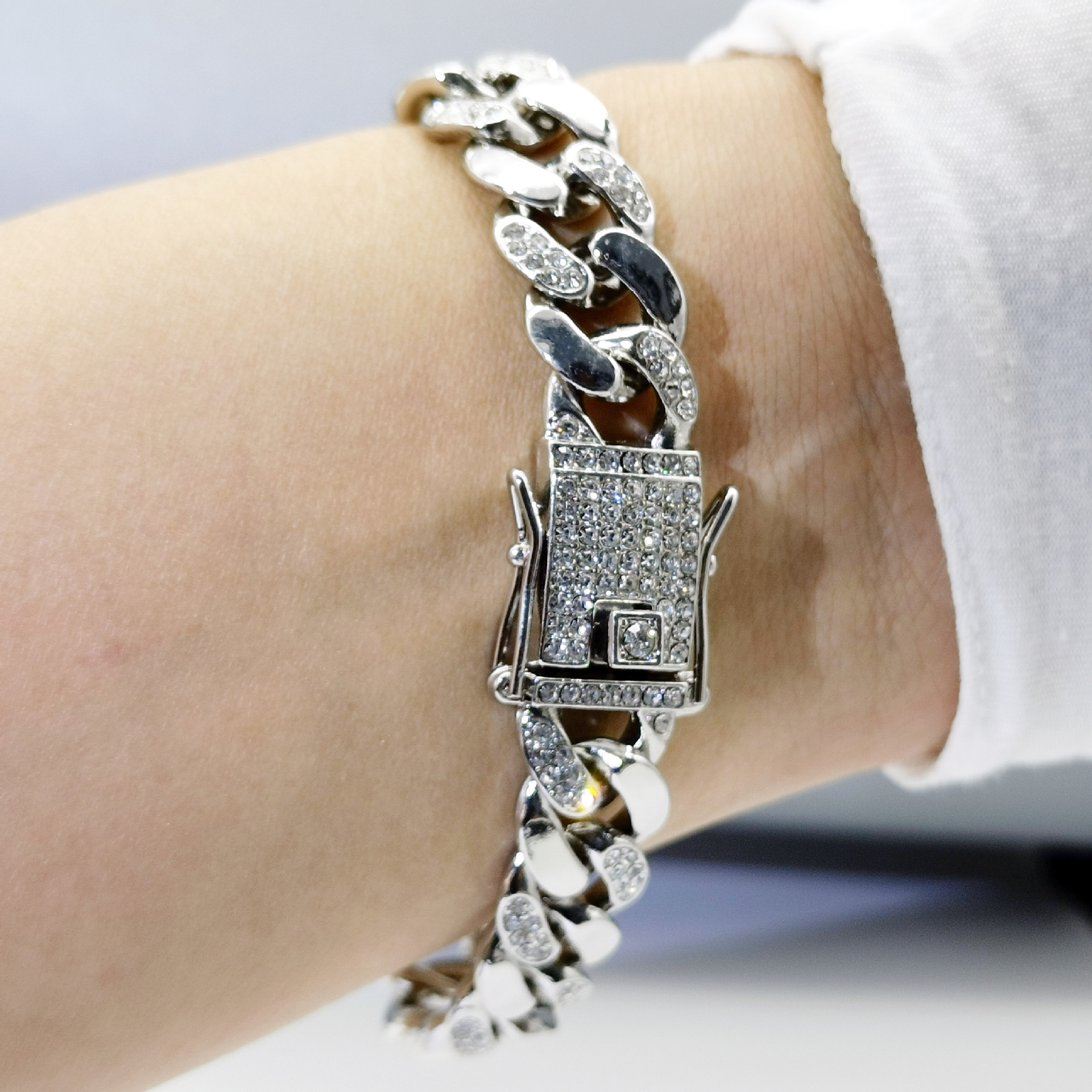 Hip Hop Cuban Link Chain Bracelet with Diamond Clasp, 12mm, for Men & Women - Fashionable Gold or Silver Necklace
