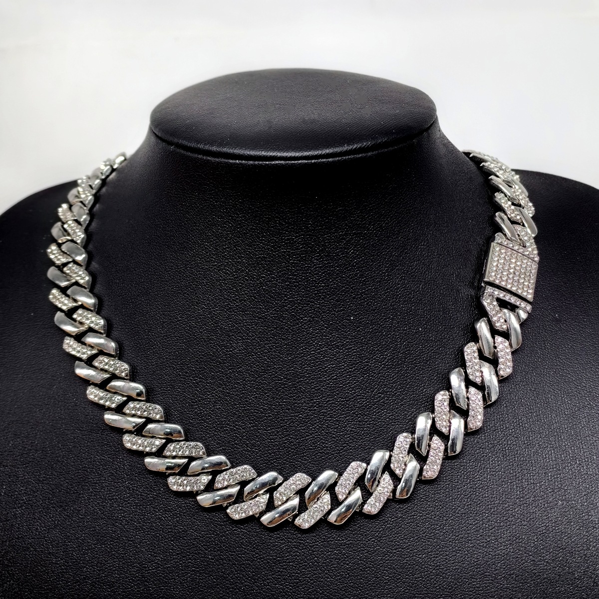 Men's Fashion Accessory Sturdy 14mm Wide Jewelry Item Featuring Rhodium Plated Links & Secure Closure