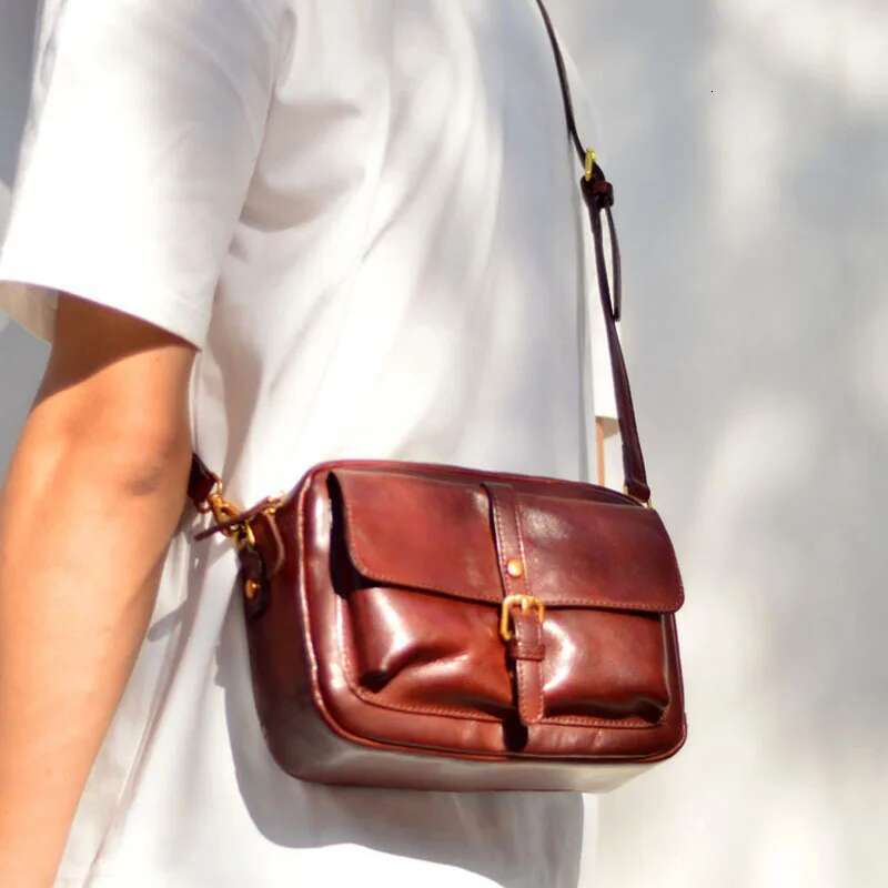 AETOO Niche design high-grade leather retro messenger small bag handmade first layer cowhide personality single shoulder cro