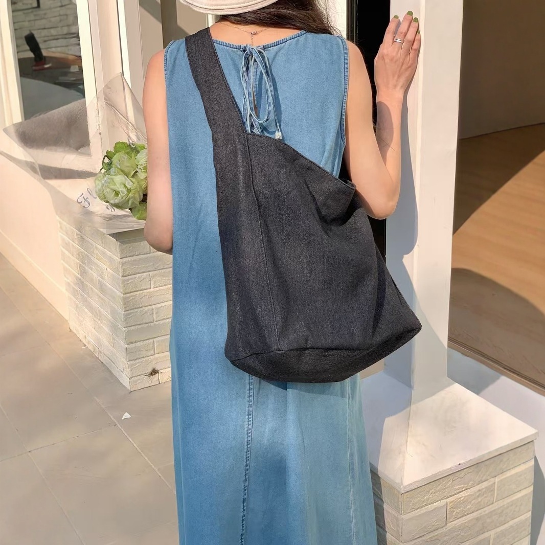 2025S designer new large capacity computer handbag for class shoulder tote simple and fashionable commuting women bag canvas bag
