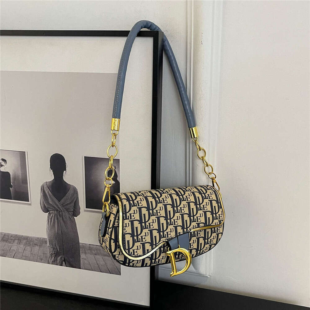 D Family Saddle Women's 2024 New Underarm Trendy Crossbody Handheld Embroidered Bag, Small Bag