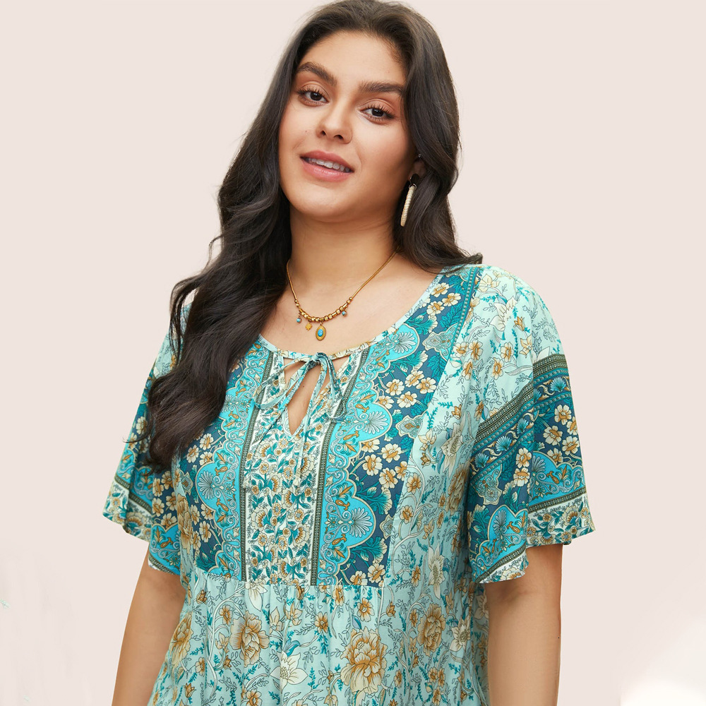 Large Size Womens Bohemian Floral T-shirt Design with a Niche Temperament Short Sleeved Top