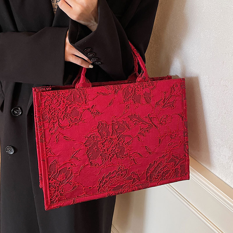 New Bag Embossed Embroidery Handheld Red Wedding Gift Designer Fashionable Large Capacity Exquisite Bridal Bag Available for Daily Use Underarm Tote B