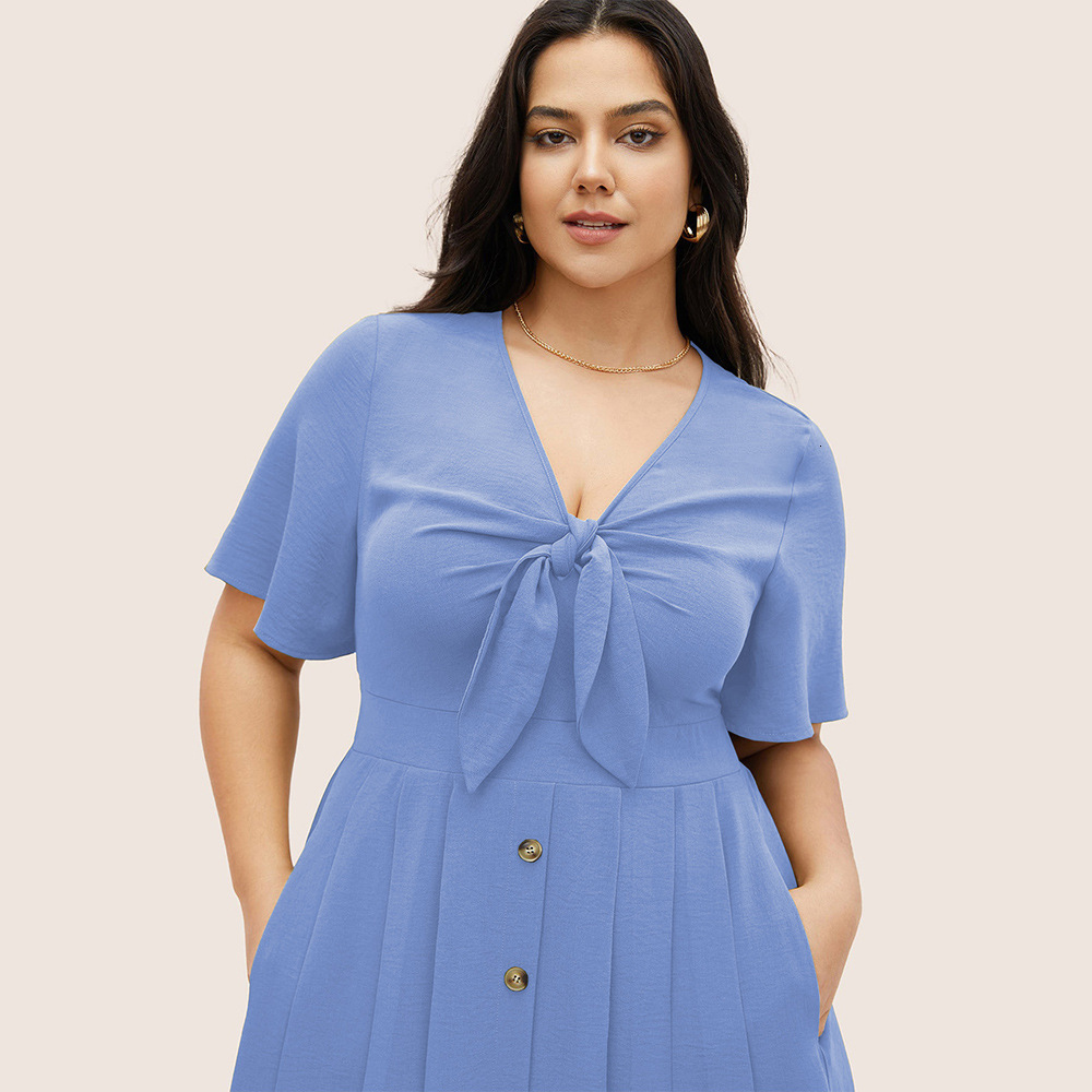 Spring/summer New Plus Size Womens Dress with a Waist Cinching and Large Skirt Sexy V-neck Dress Vacation Long Dress