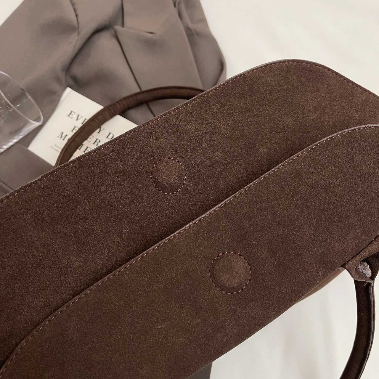 Classic synthetic suede handbag for women elegant British style shoulder bag large solid designer casual handbag for women bag M250516