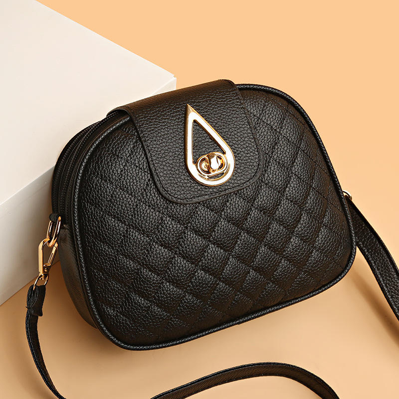 2025 New Free Delivery Designer's Bag Women's Crossbody Texture Diamond Grid Fashionable Small Square Versatile Korean Version Mother Should