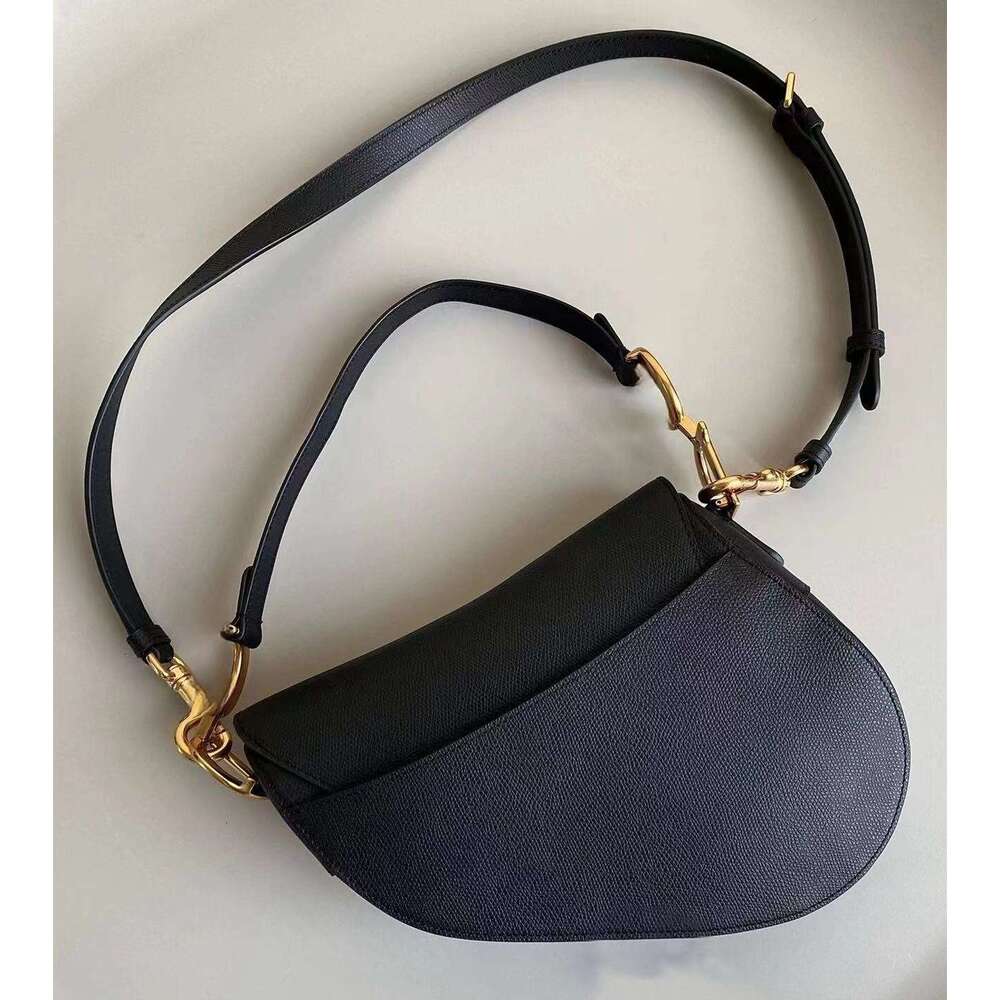 Guangzhou genuine leather denim handbag, armpit shoulder crossbody bag, vintage saddle bag