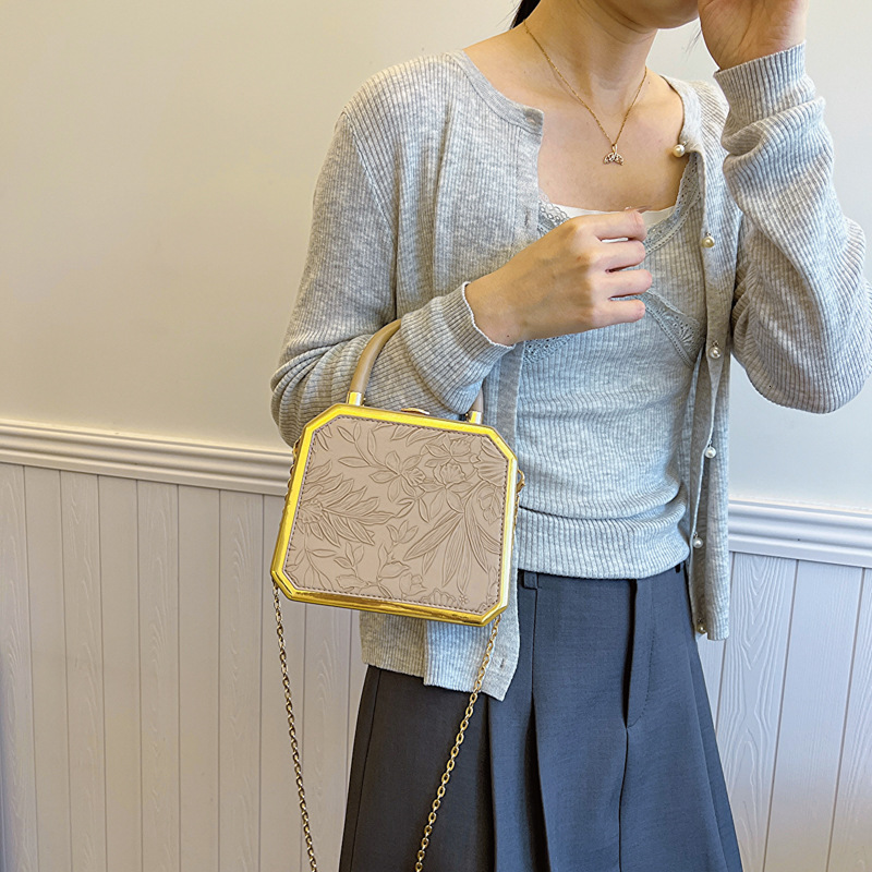2025S designer stylish women new fashionable texture handbag crossbody shoulder banquet bag versatile box bag