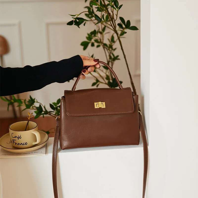 Cowhide Genuine Tote Bag For Women Long Shoulder Strap High Quality Leather Gold Lock Handbag Versatile Crossbody Bags