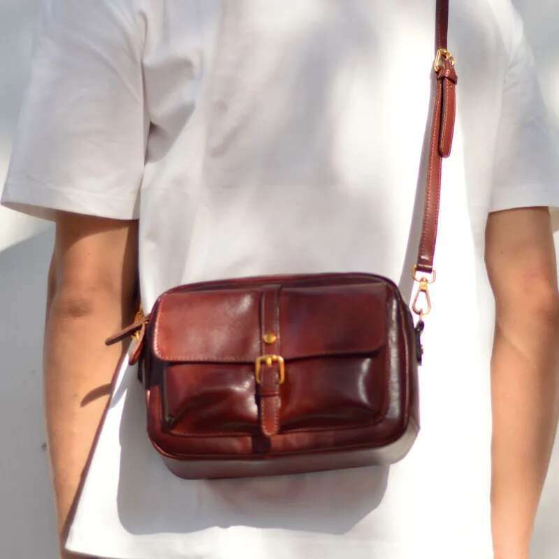 AETOO Niche design high-grade leather retro messenger small bag handmade first layer cowhide personality single shoulder cro