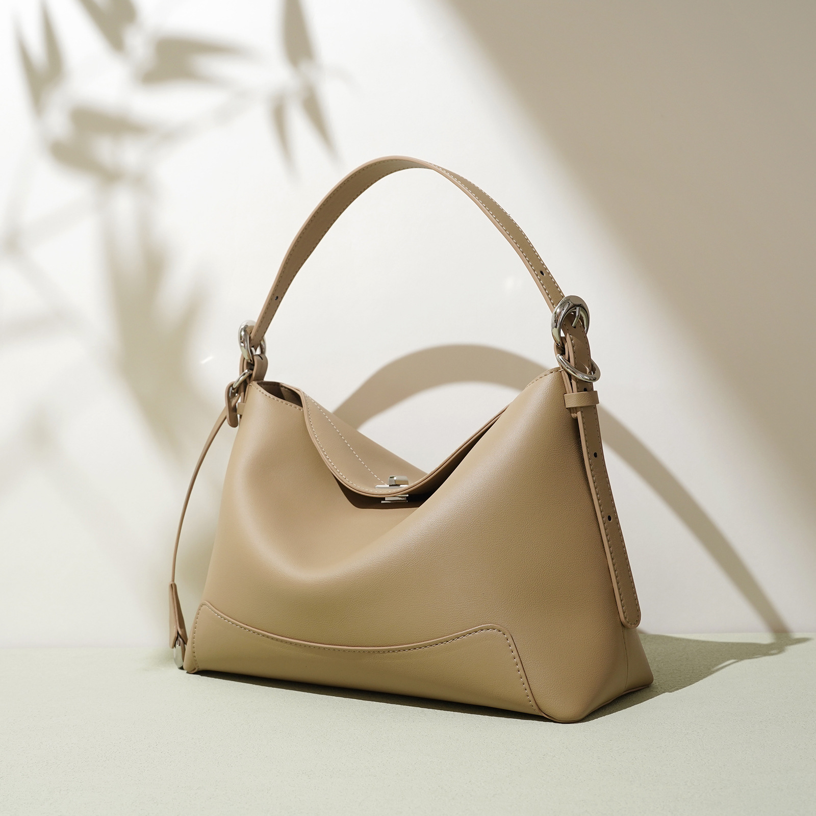 New Dumpling Bun Fashion Simple Handheld New Commuter Multi functional Crossbody Bag Women's Large Capacity Retro Style Designer Single Shoulder 