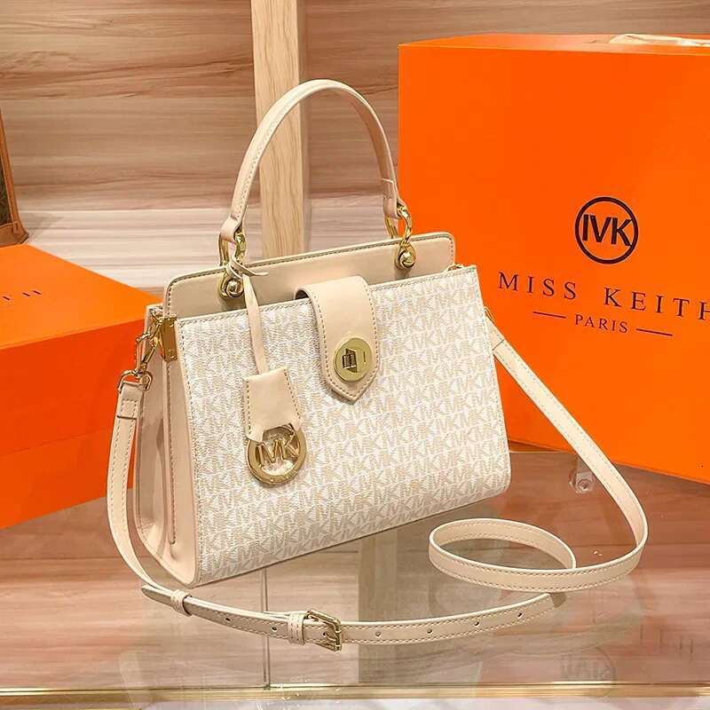 New Women's Handbag Vintage Fashionable Elegant Commuting Large Capacity Light Single Shoulder Bag