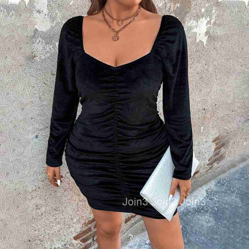 Autumn and Winter New Plus Size Womens Square Neck Pleated Bag Buttocks Velvet Long Sleeved Dress