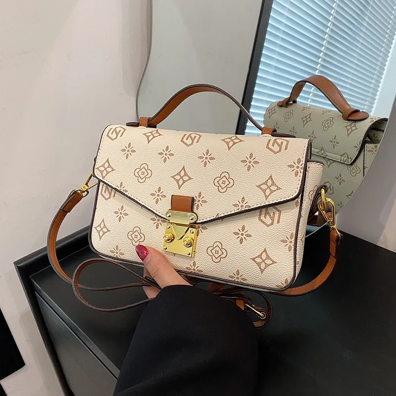 2025 New Designer Fashion Shoulder Bag High Quality Leather Women's Flap Tote Bag Fashion Versatile Commuter Letter Printed Black Crossbody Bague