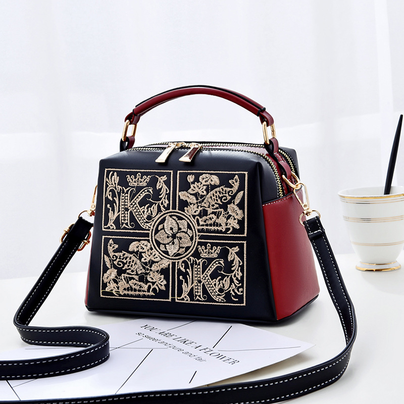 A new fashionable embroidered one-shoulder crossbody pillow bag for women carrying small bags in Boston 2025s hot