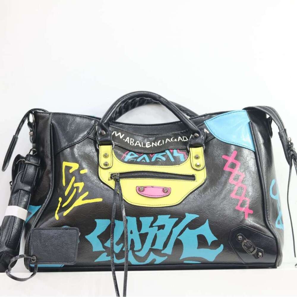 new graffiti with oversized shopping bag