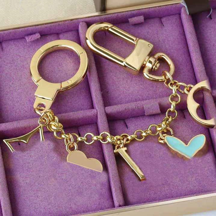 Classic letters designers Keychains Lanyards Fashion Key Holder Car Luxurys Designers Car Key Fashion Flower Bag Charm