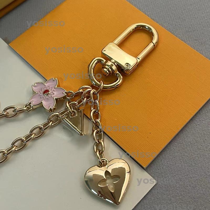 Flower Designer Keychain Womens Romantic Gold Keychain With Heart And Sakura High Quality Luxury Cute Bag Charm Fashion Key Chain