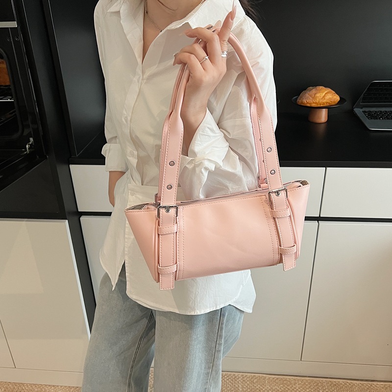New women's large capacity fashionable spring and summer style light luxury niche design shoulder bag solid color retro simple style designer arm