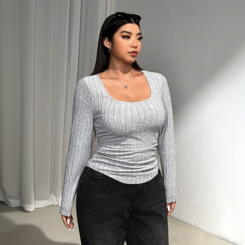 Autumn and Winter New Plus Size Womens Fashion Simple T-shirt Slim Fit and Slimming Commuting Long Sleeved Top