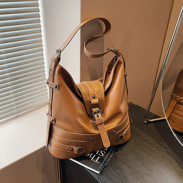 Leather Buckle Women's Handbag Designer Bag Multifunctional Fashion Korean Version Instagram Rivet Underarm Shoulder Bag Casual Large Capacity Sh