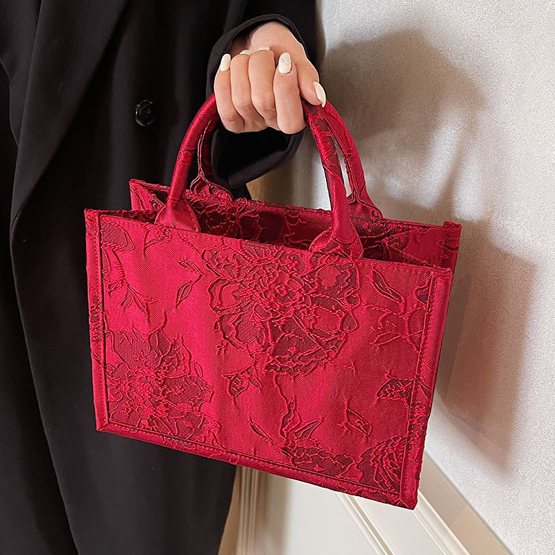 New Bag Embossed Embroidery Handheld Red Wedding Gift Designer Fashionable Large Capacity Exquisite Bridal Bag Available for Daily Use Underarm Tote B