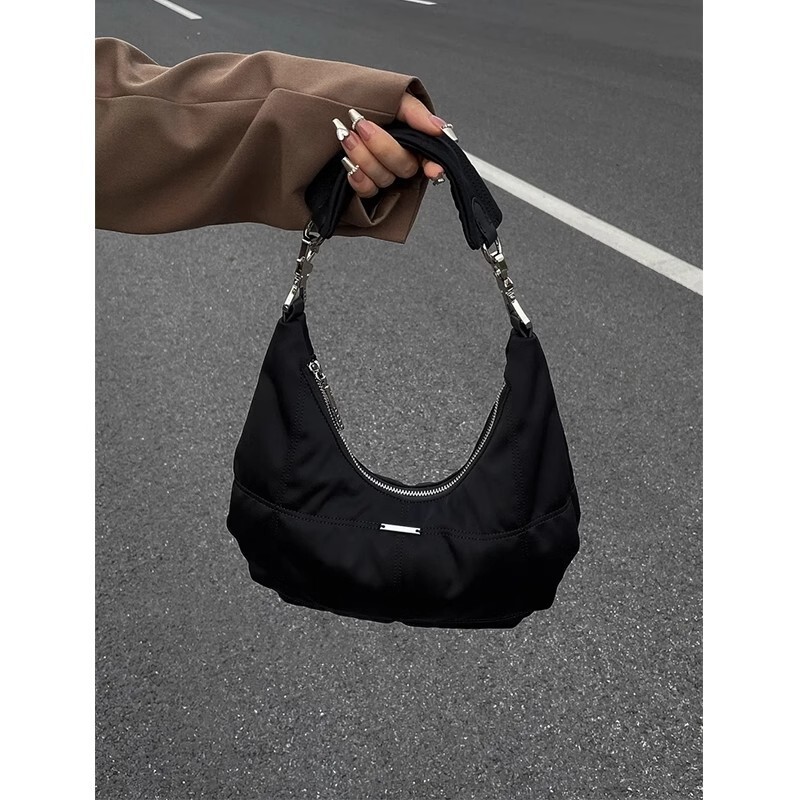 Baobao Women's 2023 New Black Cloud High Sense Small Group Underarm Handbill of Ladle Shoulder Crescent Bag