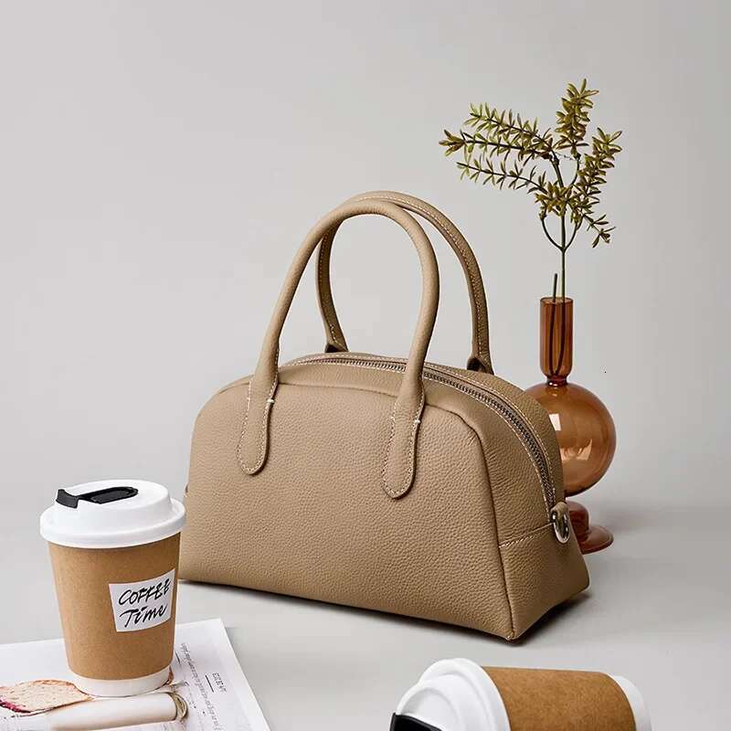 2024 New Commuter Niche Design Bowling Ball Head Layer Cowhide Boston Retro Carry-on Large Capacity Women's Bag