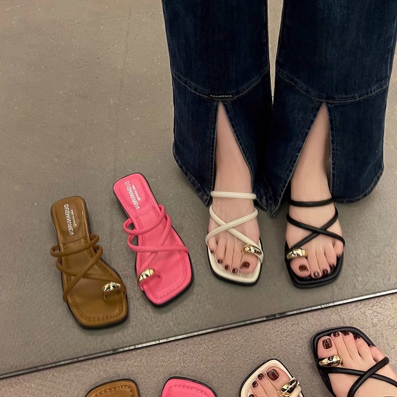 Outside wear cool drag female summer new style casual thick heel Roman sandals female cover toe low heel beach