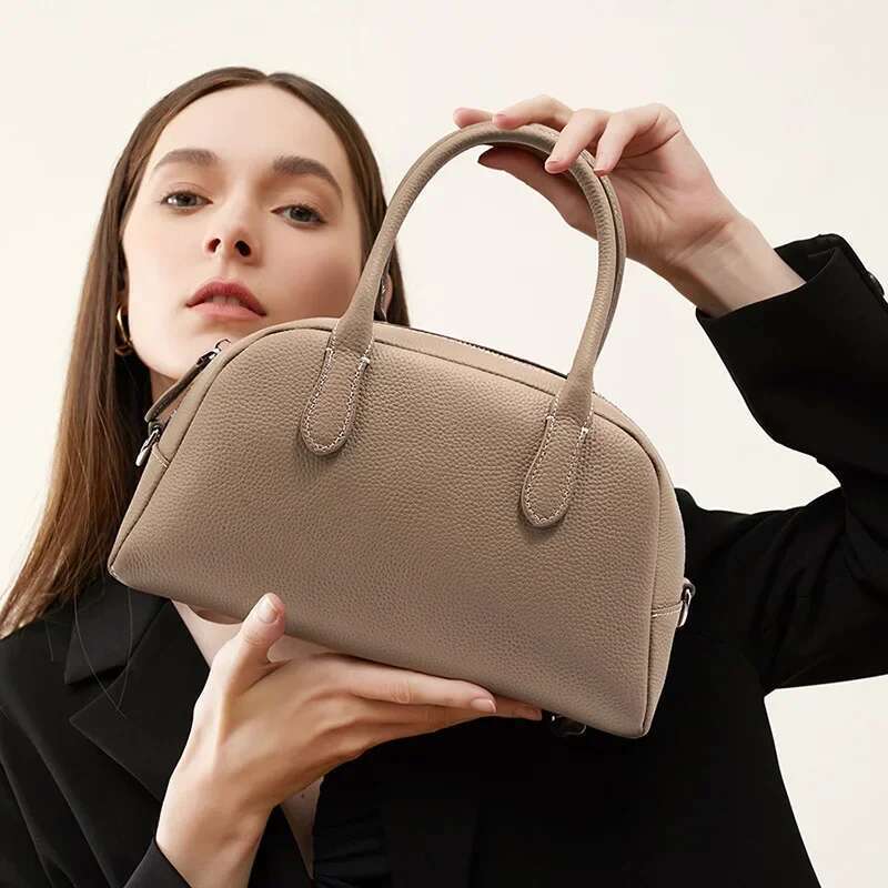 2024 New Commuter Niche Design Bowling Ball Head Layer Cowhide Boston Retro Carry-on Large Capacity Women's Bag