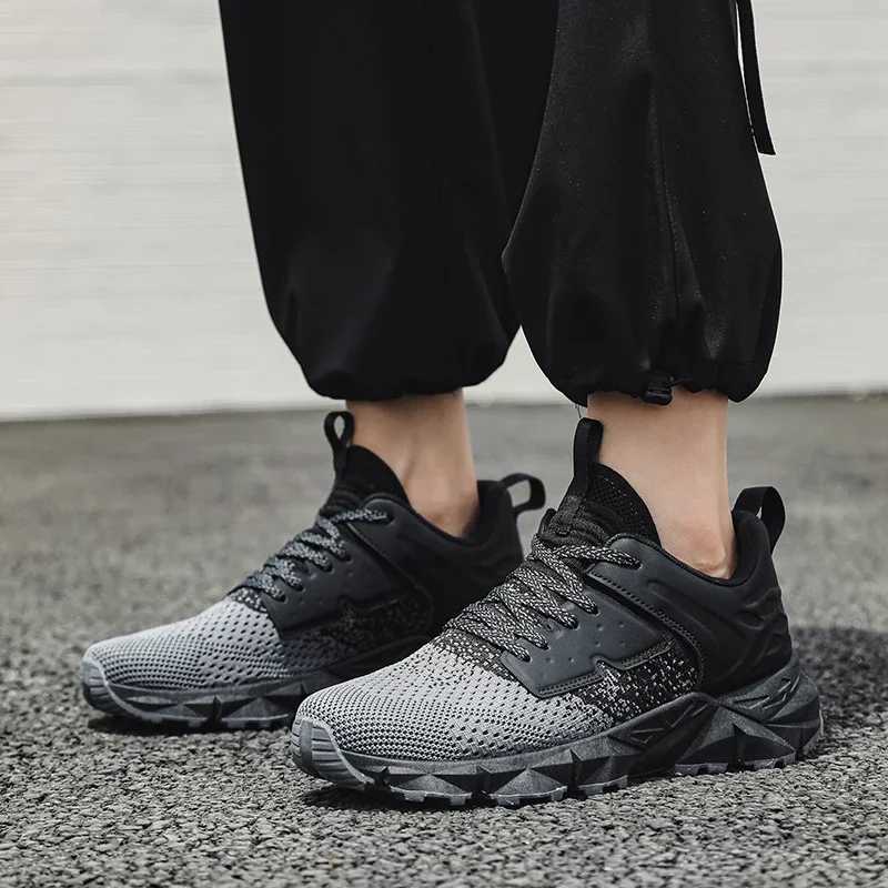 2025 Mens Run Sneaker lace up Walking Tennis Shoes Supportive Sports Road Running Shoes tennis shoes mens sneakersXJ250517