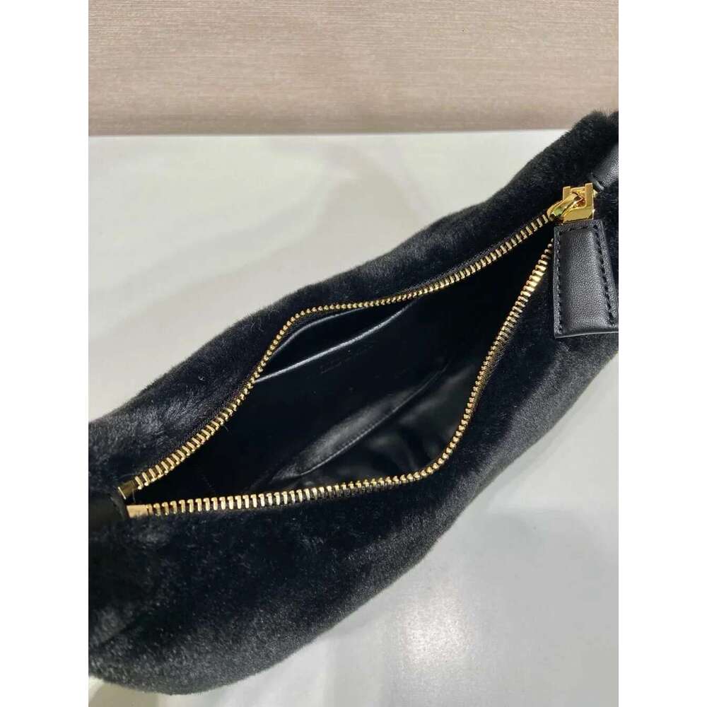 High Quality Fashion Shoulder Women Wool Retro Moon Armpit Bag Brand Diagonal Cross Soft Designer Handbag