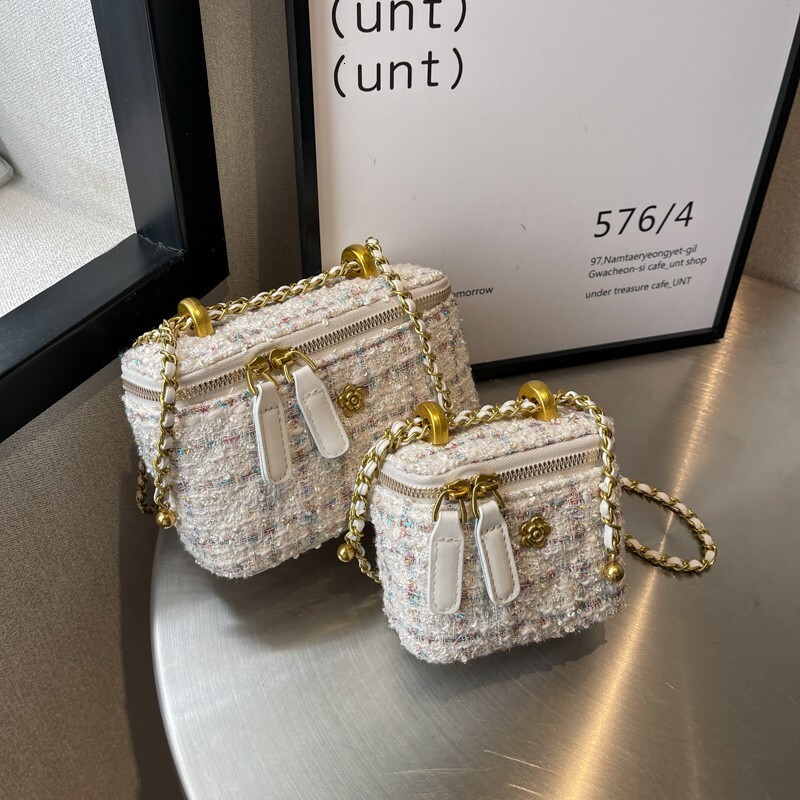 Xiaoxiangfeng woolen mini chain women 2022 new niche design box for autumn and winter versatile crossbody bag 1