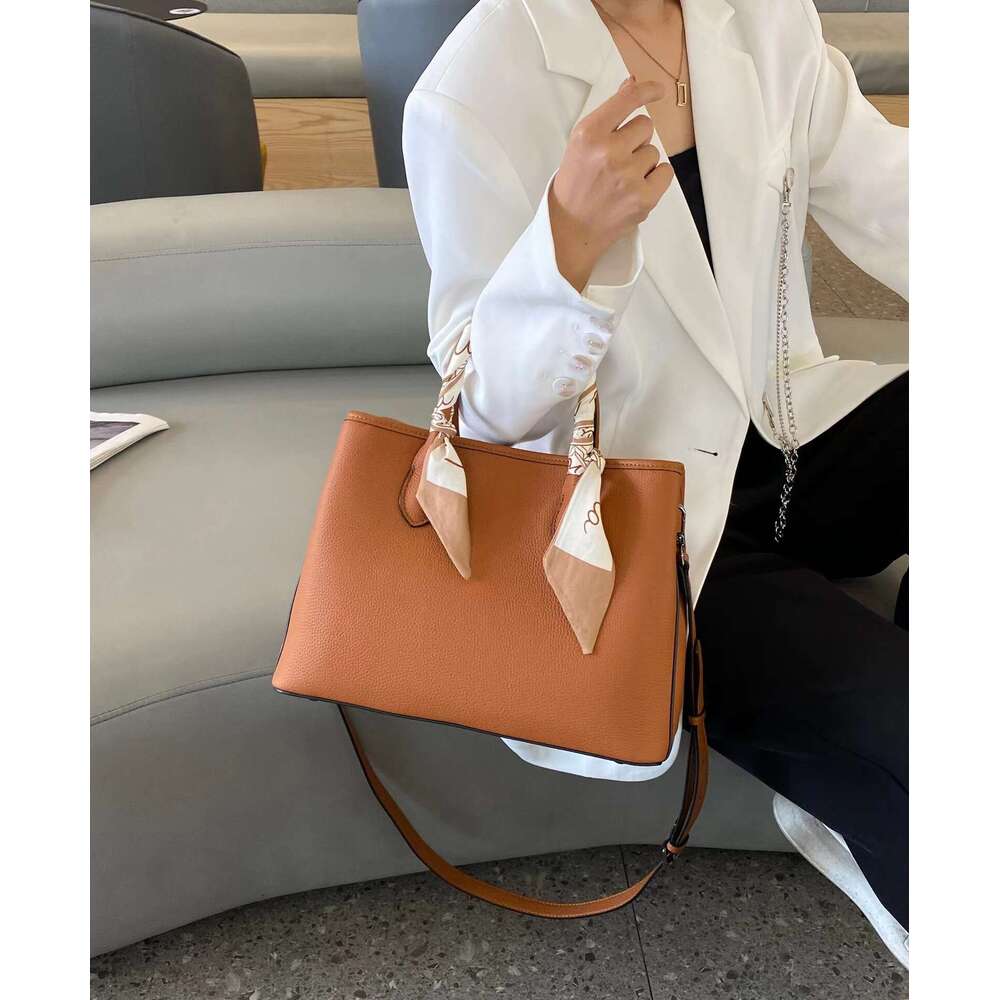 Tote Bag Head Layer Cowhide Single Shoulder Large Capacity Crossbody Handbag Women S Simple Shopping Bag Practical And Generous Commuting Bag KQ