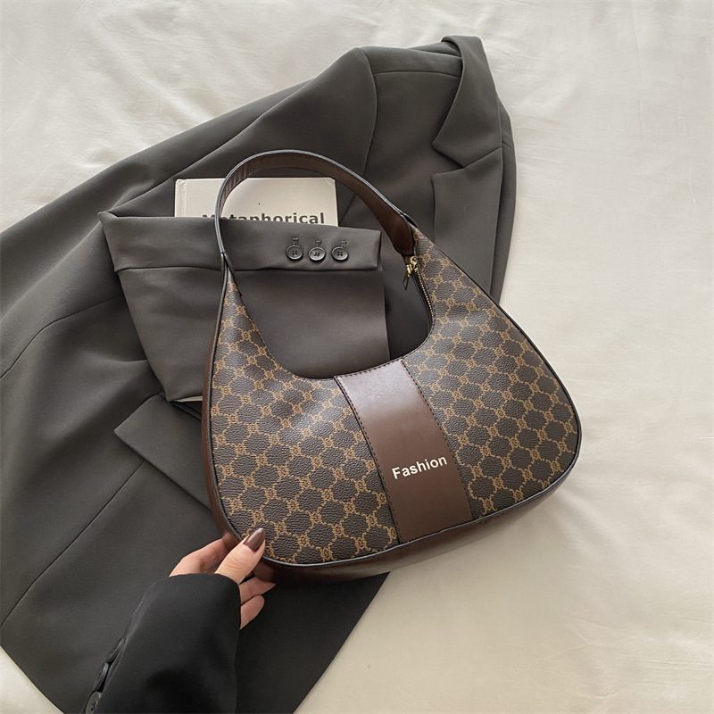 High quality texture niche 2024 for women, versatile and fashionable, single shoulder underarm women's contrasting color stick bag