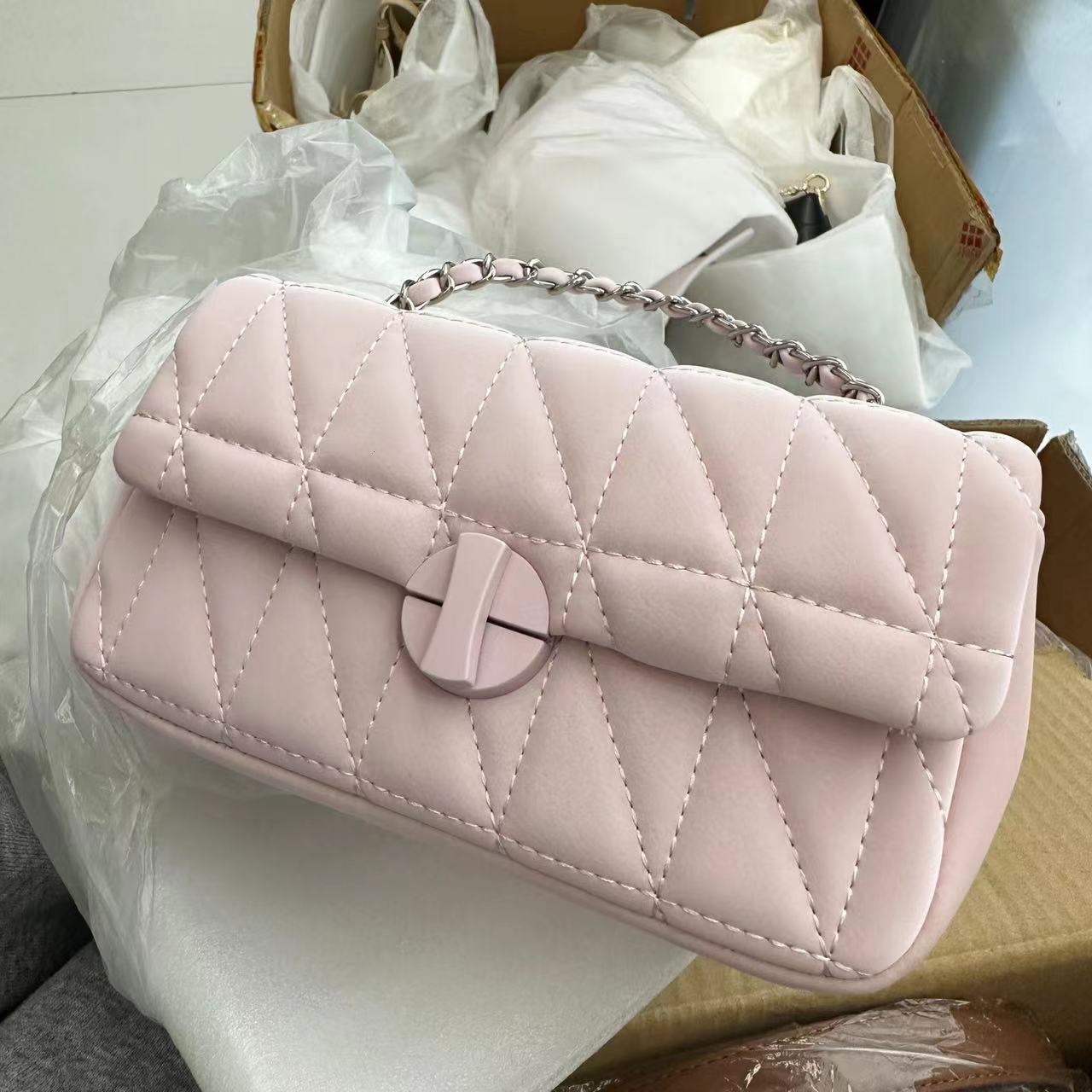 Chain 2023 new crossbody shoulder armpit commuting high-end feeling diamond grid women's small square bag