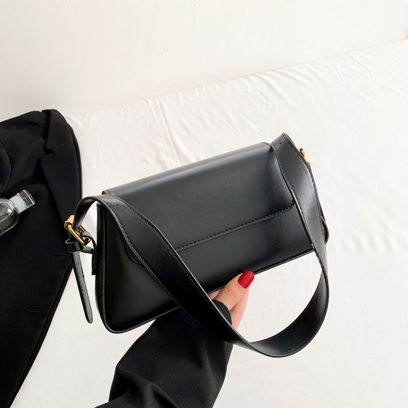 for Women 2023 Autumn/Winter New Fashionable Small Square This Year Popular Solid Color Single Shoulder Underarm Bag