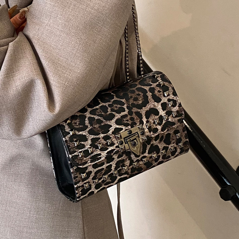 Advanced leopard print 2024 new trendy fashion single shoulder chain with niche design crossbody bag for women