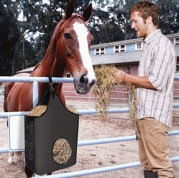 Slow Feed Hay Net Hay Feeder Hay Bags for Horses Goat Stall Trailer Horse Feeding Supplies Adjustable Travel Feeder Large Capacity Feeding Bag (Black)